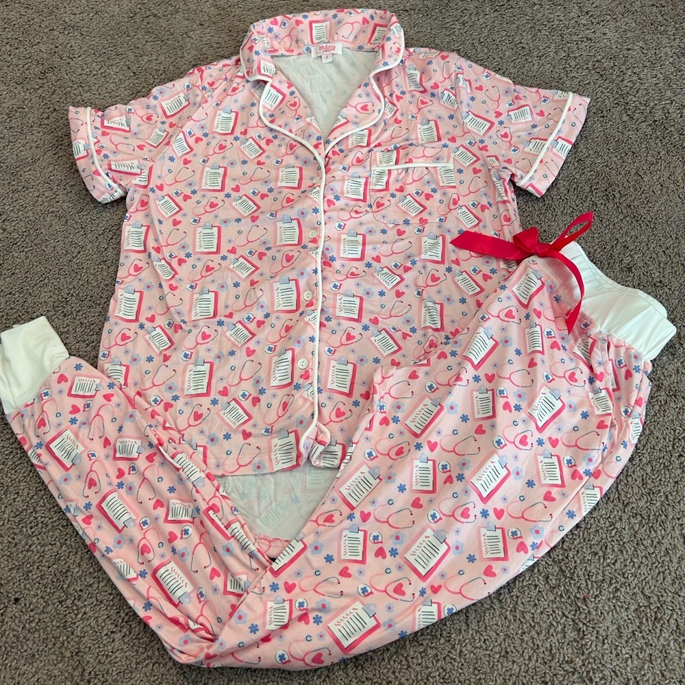 jordann jammies Pink & White Medical Themed PJ Set w Pockets

Size S